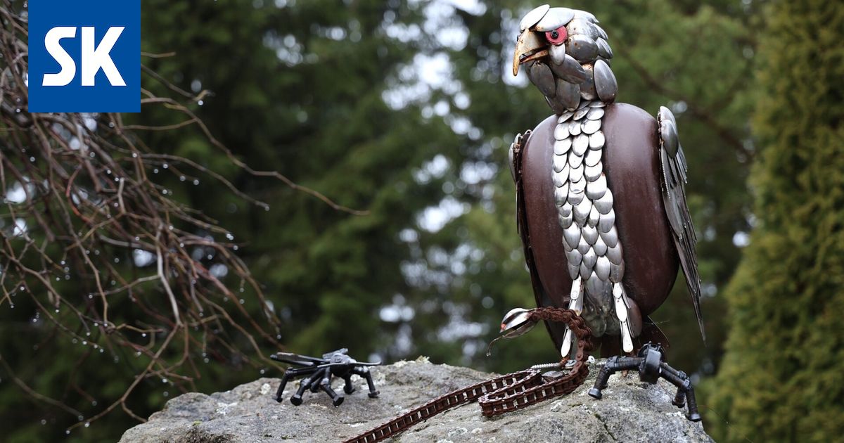 Rautaromu taipuu Matti Koiton käsissä veistoksiksi