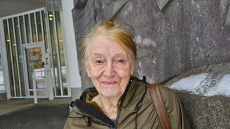 Kaarina Kainulainen pohtii seksuaalisuuteen liittyvää ristiriitaa: seksi on kauhean korostunutta ja TV tuo sitä olohuoneisiimme, mutta tutkimusten mukaan ihmiset harrastavat seksiä entistä vähemmän.