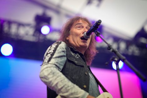 Ohjaajan mukaan Vuonna 85 Reunion -näytelmä ei ole saanut lupaa esittää Costello Hautamäen tekemiä kappaleita.