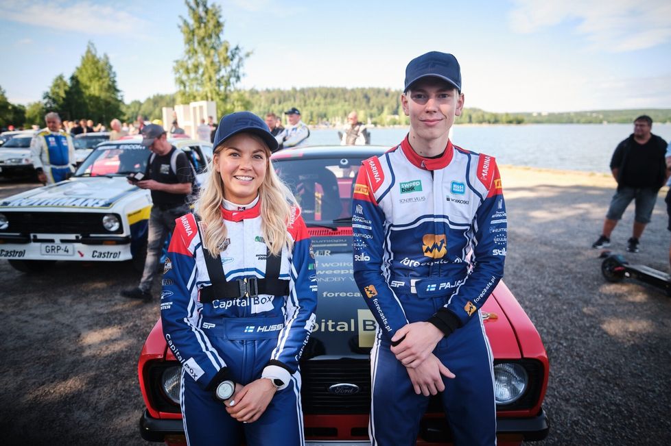 Janni Hussi ja Sami Pajari kuvattuna Lahti Historic Rallyssa elokuussa 2022.
