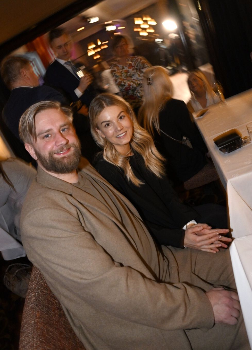 Joel Harkimo ja Janni Hussi Liike Nytin vaalivalvojaisissa Helsingisssä huhtikuussa 2023.