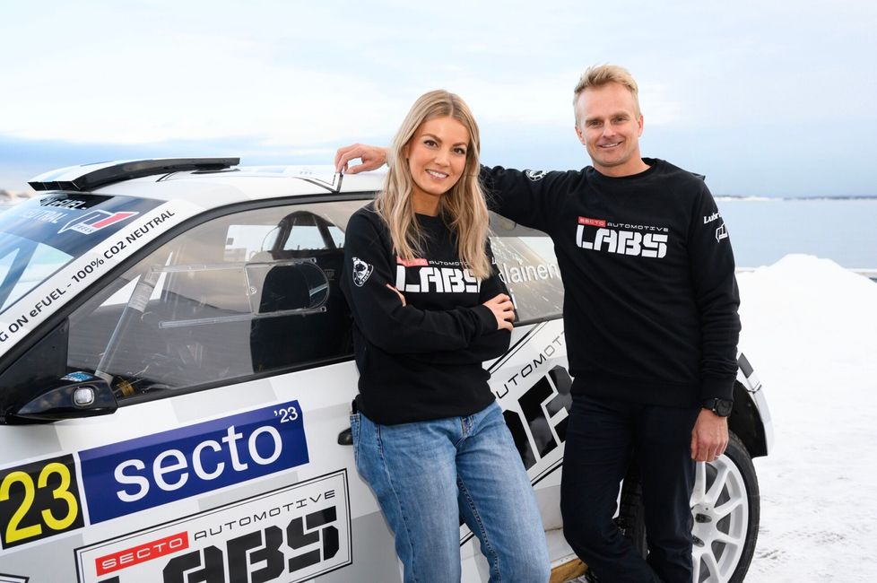 Janni Hussi ja Heikki Kovalainen joulukuussa 2022.