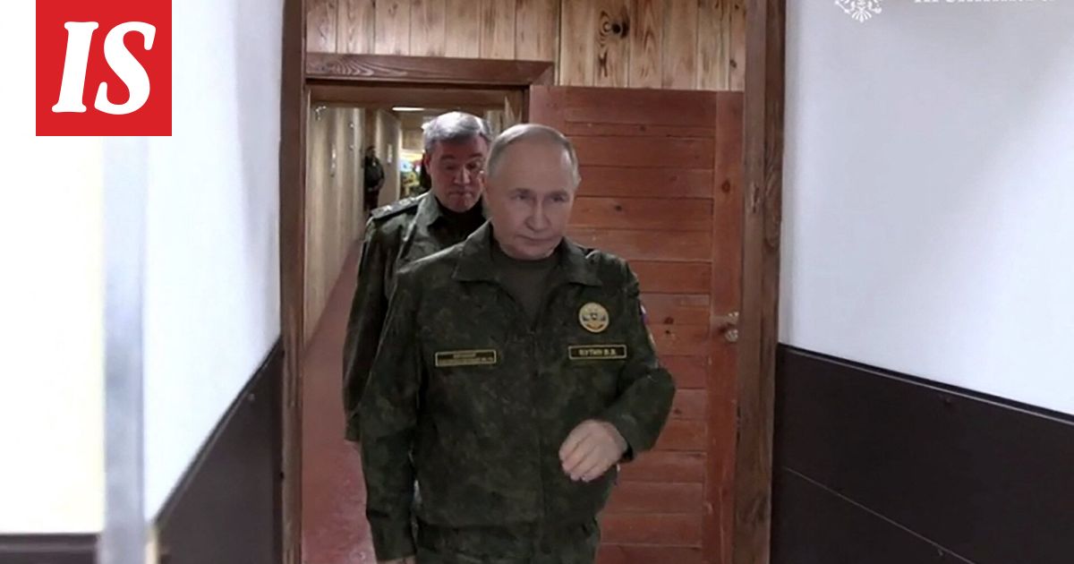 Putin esiintyi jälleen sotilaspuvussa – tästä se kertoo