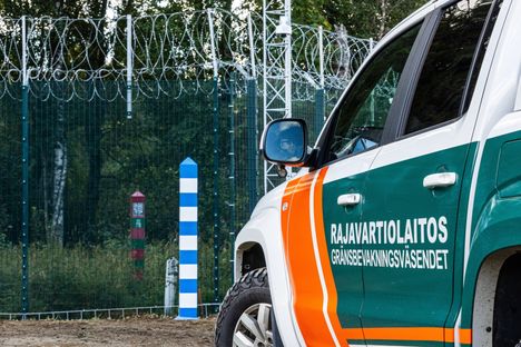 Itärajan esteaitaa esiteltiin Rajavartiolaitoksen mediatilaisuudessa Tohmajärven rajavartioaseman läheisyydessä 21. elokuuta 2025.