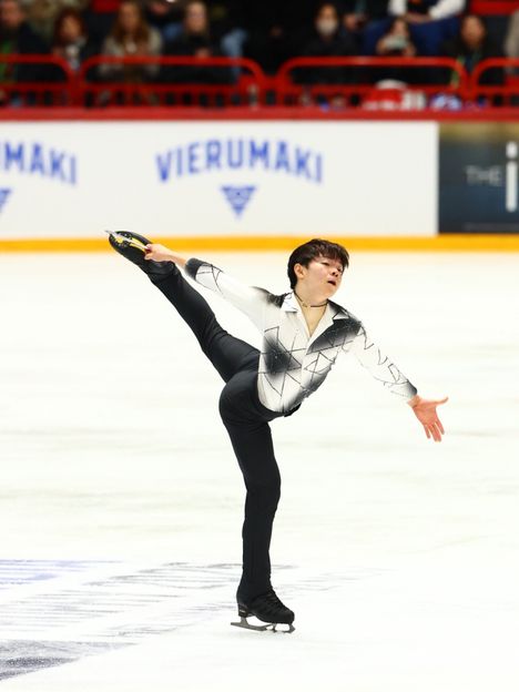 Yuma Kagiyama oli kolmantena lyhytohjelman jälkeen, mutta voitti muut lopulta yli 17 pisteellä.