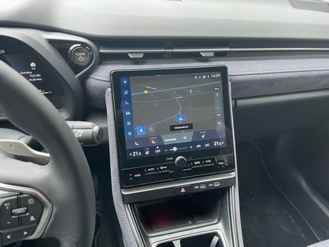 Ohjaamon ilme ja tunnelma ovat pikkusisarusta herraskaisempia.