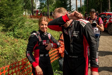 Janni Hussi ja Jari-Matti Latvala kuvattuna elokuussa Jyväskylässä.