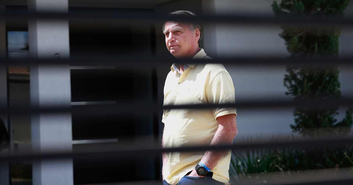 Brasilian Bolsonaro myöntää yrittäneensä vahingoittaa valvontapantaansa | Uutisia lyhyesti