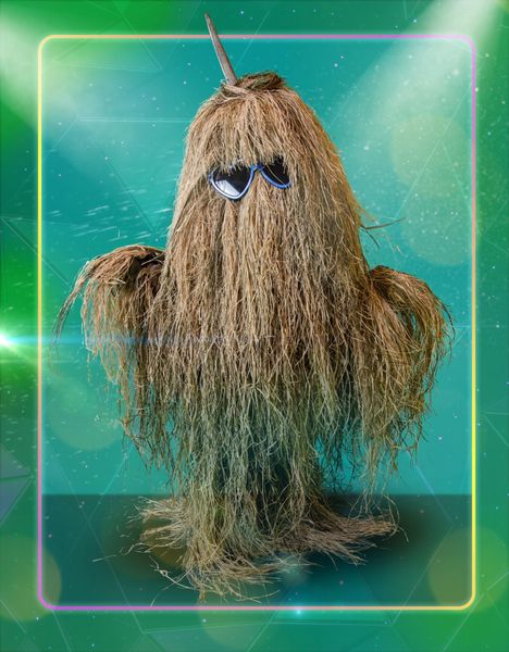 Heinäseiväs nähtiin Masked Singerissä vuonna 2020. Puku päätyi myöhemmin Ruotsiin.