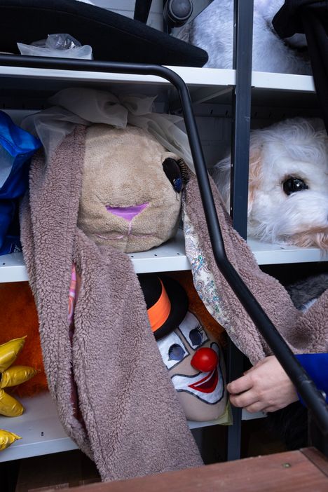 Raasu-asun takaa löytyi aikoinaan Ellen Jokikunnas. Hän olisi toivonut hahmonsa nimeksi Maanantaikappale.