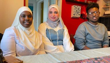 Tämä kolmikko tuli itärajan yli Suomeen ja sai turvapaikan – epävarmuus varjostaa yhä elämää | Kotimaa