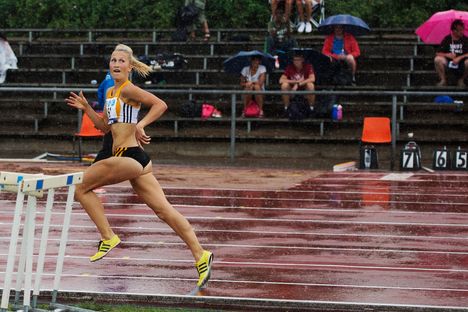 Emma Hyyppä voitti sileän 3000 metrin juoksun Suomen mestaruuden 19-vuotiaiden sarjassa Huittisissa elokuussa 2014.