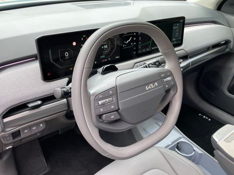 Kian käytettävyys kunnollisine fyysisine nappuloineen on lähestulkoon kympin arvoista.