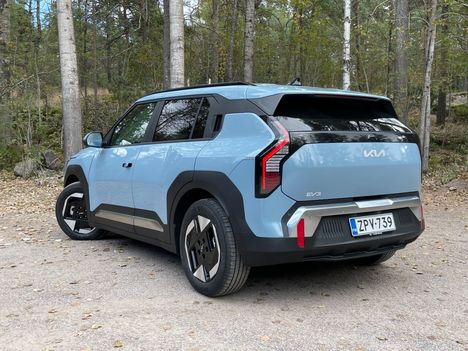 Pikkuakkuisen perään saa ottaa enintään 500 kg painavan kärryn. Isoakkuisessa suurin sallittu kilomäärä on tuplasti suurempi.