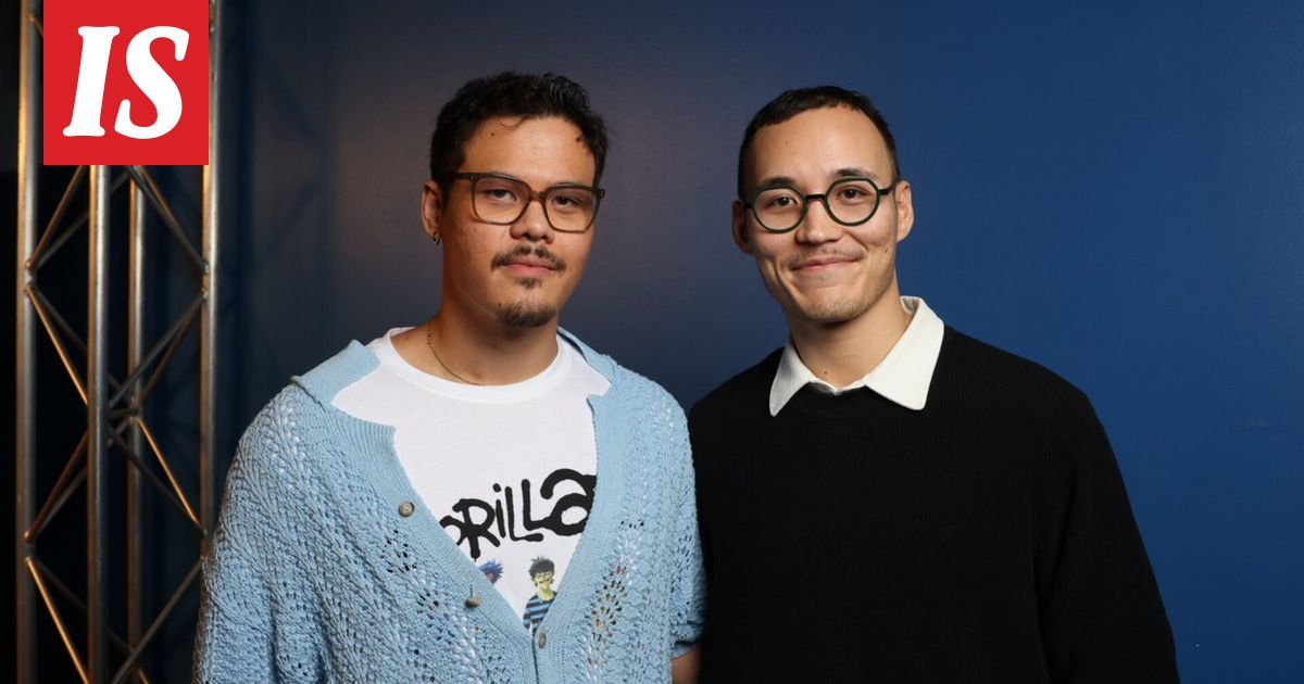 Lakon pikkuveljet saapuivat TTK-katsomoon – tästä asiasta syntyy ”veljellistä naljailua”