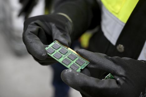 Muistikammat ovat yksi tietokoneen peruskomponentti. Ne tarjoavat keskus- eli ram-muistin.