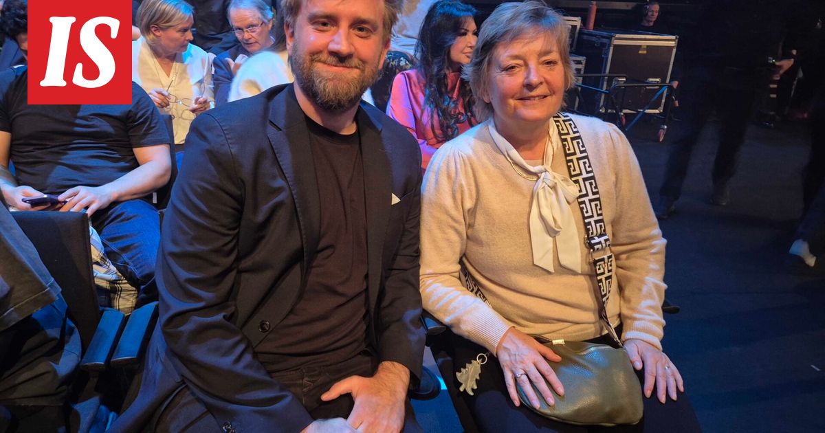 Joel Harkimo saapui TTK-yleisöön tätinsä kanssa