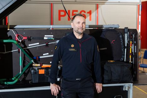 Pelastusryhmän johtajan Markku Kujansivun mukaan rauhallisuus on tärkeää eläinpelastuksessa. Eläimet hätääntyvät turhaan, jos on kiire.