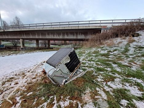Tiskikoneen romu kuvattuna Salonjoen lähettyvillä 16. marraskuuta.