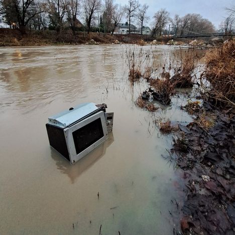 Mikroaaltouuni Salonjoessa 9. marraskuuta.