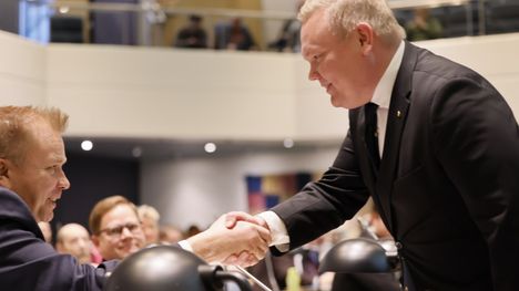 Sekä Kaikkonen että Kurvinen pelottelevat kokoomuksen ja Sdp:n ”punasinihallituksella”.