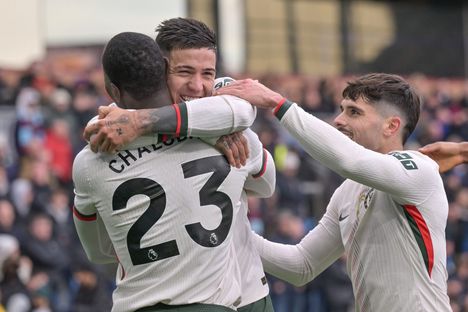 Chelsea juhli Burnleyn vieraana.