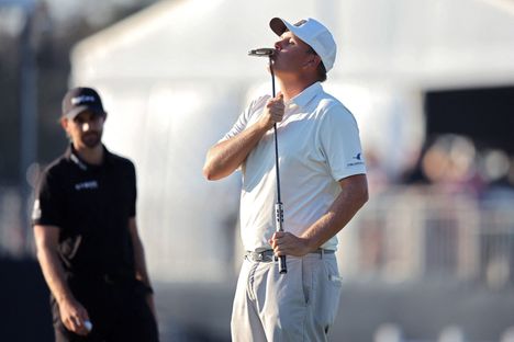 Heti voiton jälkeen otettu kuva jää suomalaiseen urheiluhistoriaan.