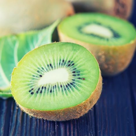Kiivi on merkittävä C-vitamiinin lähde.