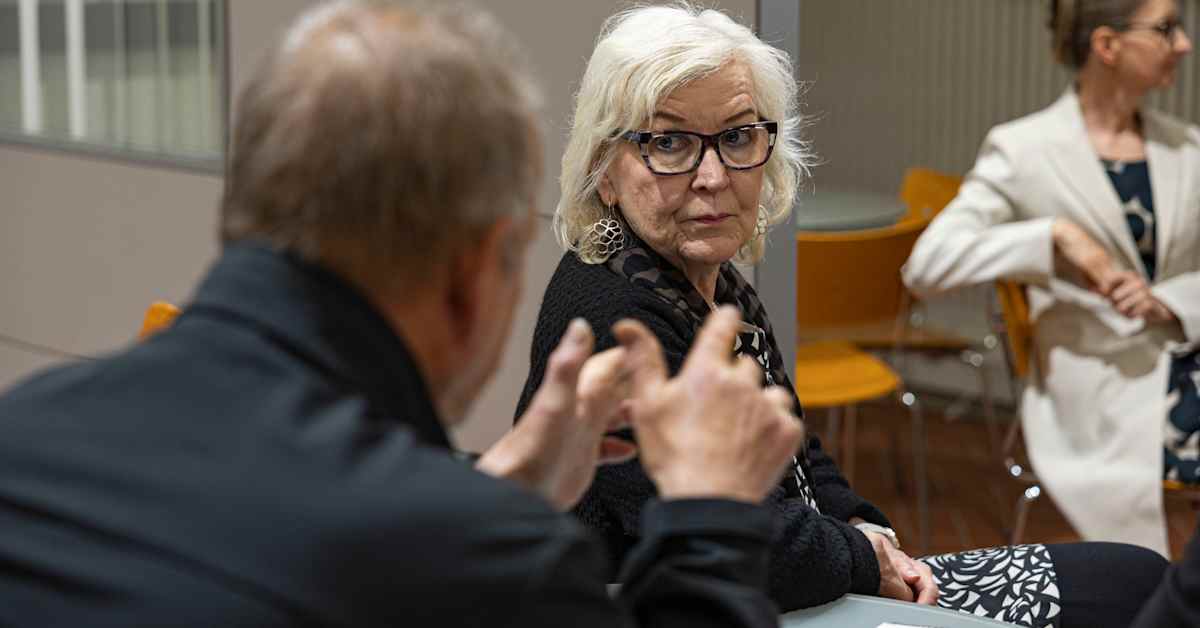 Hallinto-oikeus totesi Sysmän kunnanjohtajan potkut laittomiksi – valtuuston päätös nurin ja 50 000 lasku oikeuden­käyntikuluista | Päijät-Häme