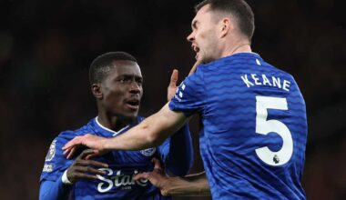 Old Traffordilla hämmentävä ulosajo – läpsäisi omaa seurakaveriaan ja sai ulosajon | Urheilua lyhyesti