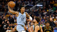 Memphis Grizzliesin Ja Morant (L) donkkasi vielä vuonna 2022 Golden State Warriorsia edustaneen Klay Thompson edestä korintekoon. Morant on sittemmin menettänyt urheilullisuuttaan NBA:ssa. 