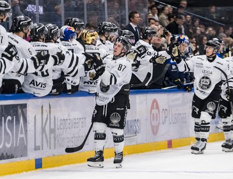 Aleksi Saarela oli ennen kautta maalipörssin voittajasuosikkeja. Vielä verkko ei ole heilunut odotetulla tahdilla.