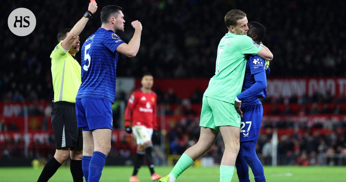 Valioliigassa käsittämätön ulosajo – pelaaja löi omaa joukkuekaveriaan