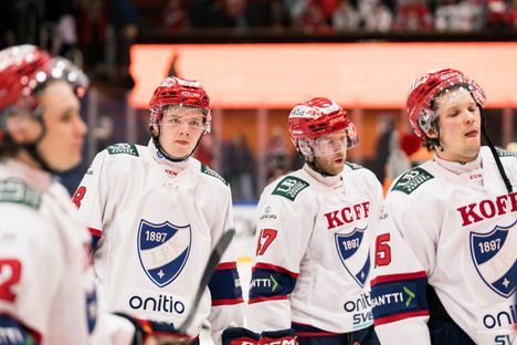 Tuttu näky tänä syksynä: HIFK:n urhot päät painuksissa.