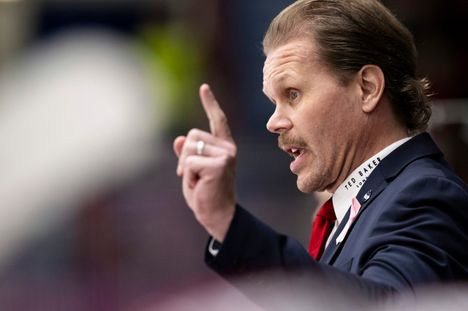 Olli Jokisella on ollut syksyn mittaan paljon huomautettavaa HIFK:n pelaajista ja koko seurasta.