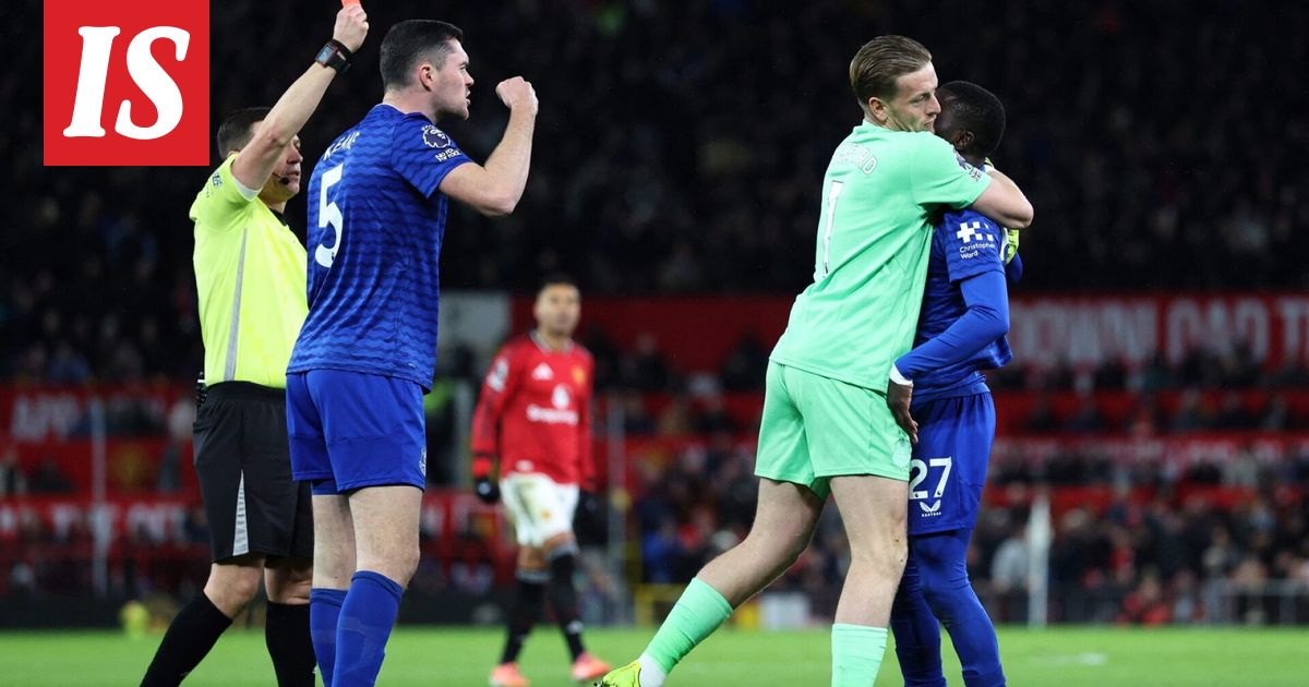 Valioliigassa käsittämätön ulosajo – pelaaja löi omaa joukkuekaveriaan