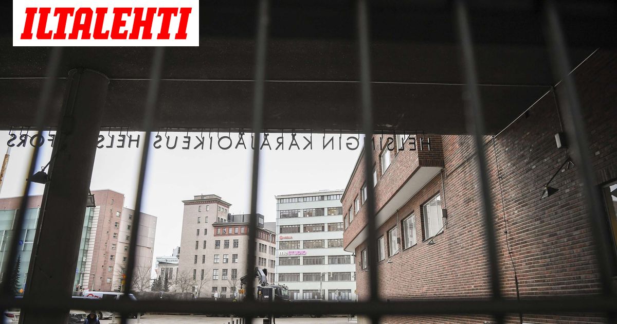 Joku kuvasi alastomia miehiä uimahallissa – Poliisi tutki huonosti