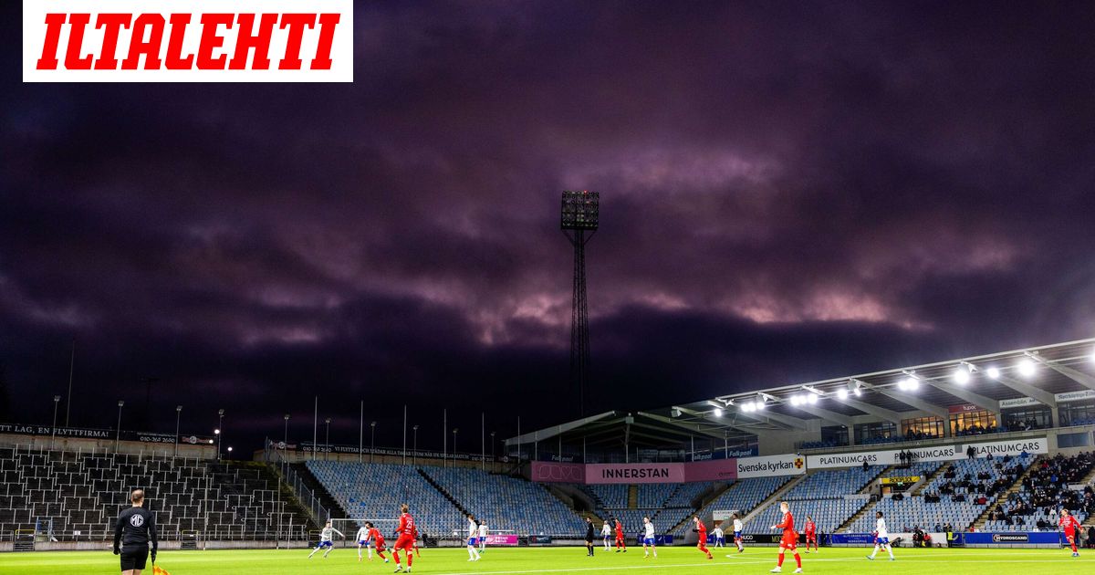 Katsojat riisuivat Ruotsin liigan ottelussa – Melkoinen näky