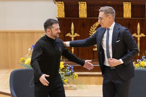 Ukrainan presidentti Volodymyr Zelenskyi vieraili viime maaliskuussa Helsingin yliopistolla, jossa hän esiintyi presidentti Alexander Stubbin kanssa.