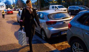 Työmatkalaiset täyttävät parkkipaikat Kulosaaressa, mutta kaupungin suunnitelma uhkaa muuttaa tilanteen