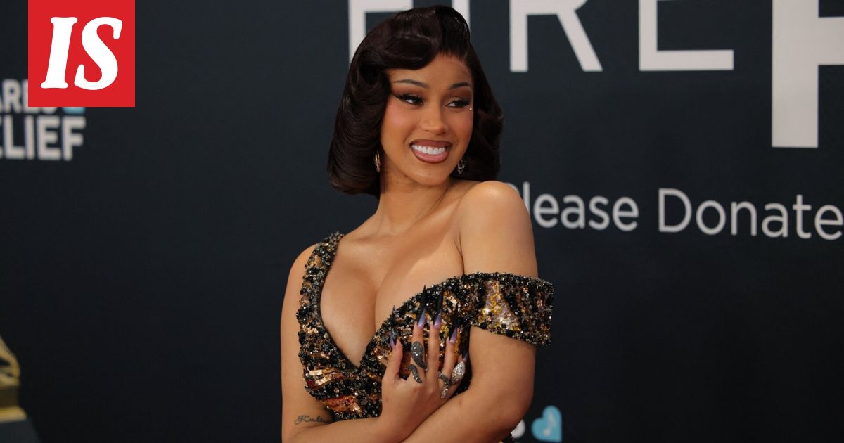 Cardi B teetti napanuorasta korun