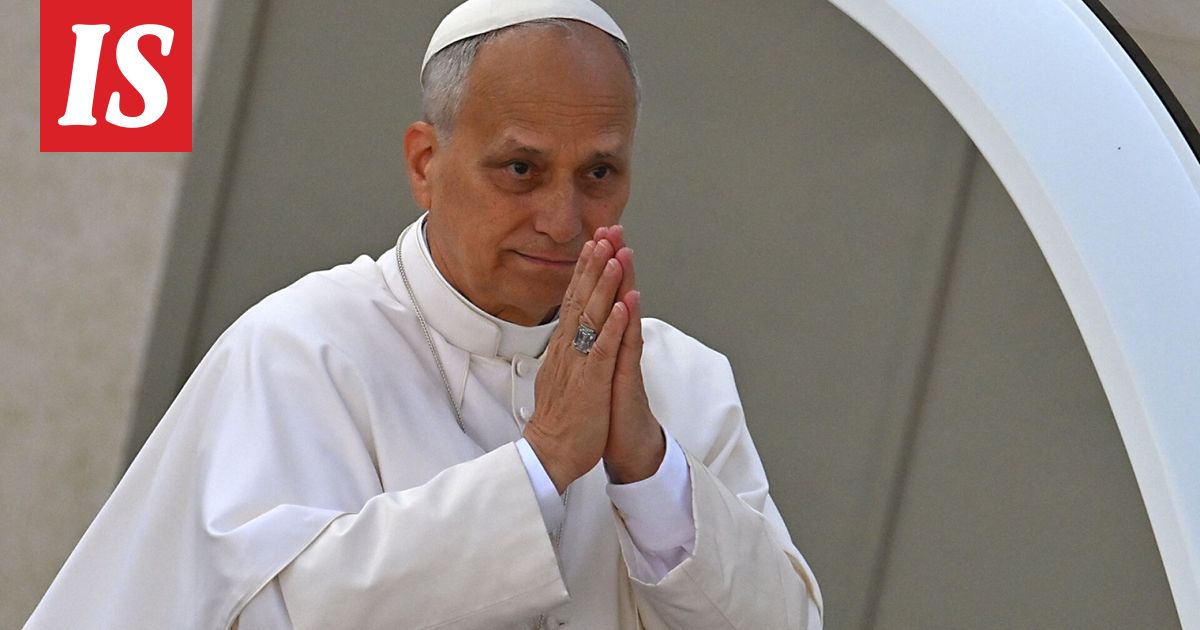 Paavi Leo siunasi juhlivan väkijoukon