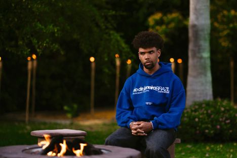 Boston kertoo katuvansa pettämistä. Hän ei omien sanojensa mukaan muistanut, että hän harrasti seksiä.