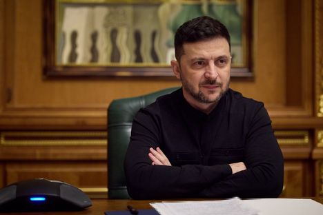 Ukrainan presidentti Volodymyr Zelenskyi keskusteli Espanjan pääministerin Pedro Sanchezin kanssa puhelimitse maanantaina.