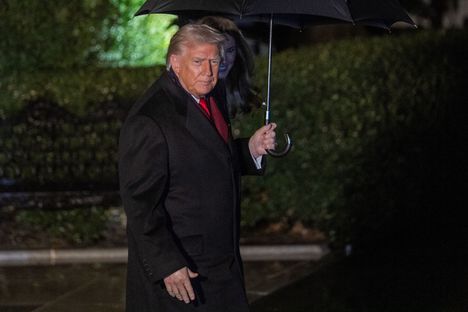 Donald ja Melania Trump Valkoisella talolla tiistaina.