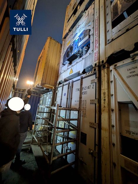 Merikontti, jonka kylmälaitetilaan kokaiini oli kätketty.