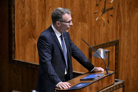 Kokoomuksen eduskuntaryhmän puheenjohtajan Jukka Kopran mielestä keskusta on jäänyt pysyvästi puolustamaan umpivasemmistolaista rahanjakopolitiikkaa.