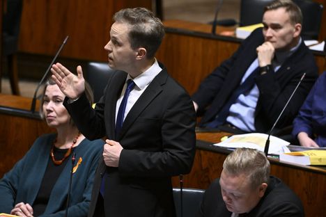 Pääministeri Petteri Orpon eroa väläyttänyt kansanedustaja Petri Honkonen oli viime vaalikaudella Marinin hallituksen tiede- ja kulttuuriministerinä 2022-2023.