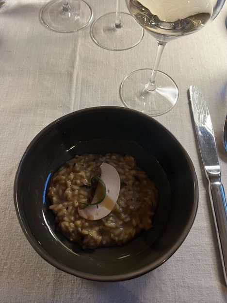 Ravintolan herkkutattirisoton hinta on 3,49 euroa. Annokset maksavat niihin käytettyjen Lidl-myymälöistä saatavien raaka-aineiden verran.