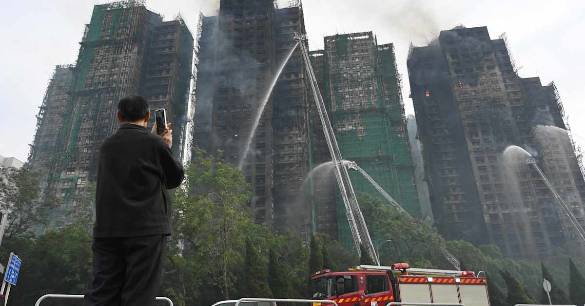 Hongkongissa riehuvassa tulipalossa kuollut yli 40 ihmistä, satoja ei ole tavoitettu | Ulkomaat